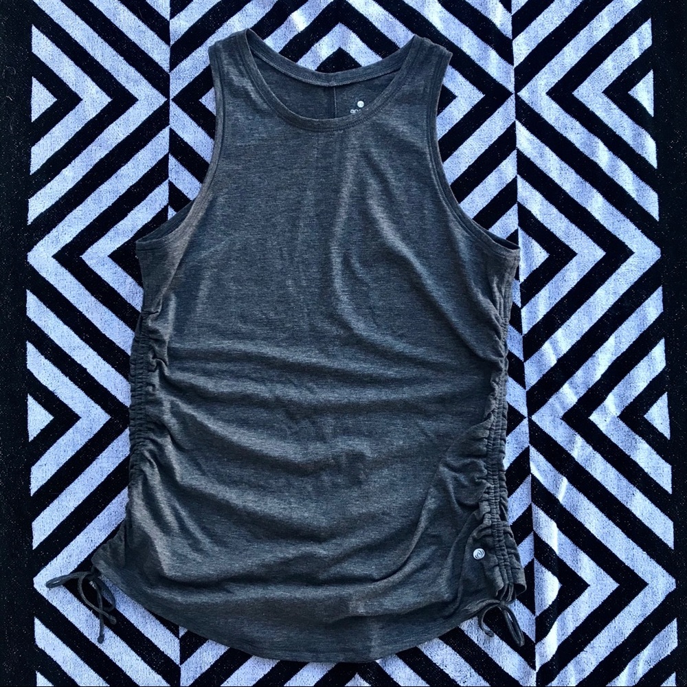 🌺NWOT Athletic Tank-top